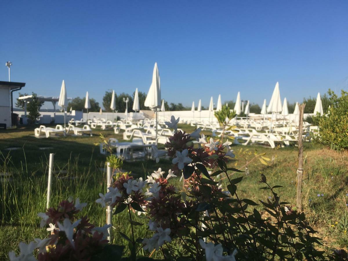 مبيت وإفطار أكوافيفا ديلي فونتي Zyra Garden Club المظهر الخارجي الصورة