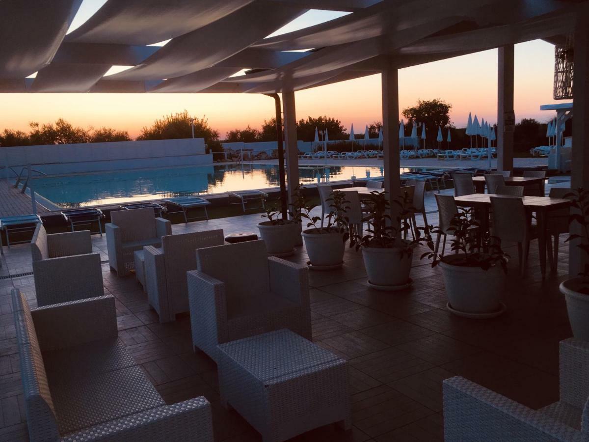 مبيت وإفطار أكوافيفا ديلي فونتي Zyra Garden Club المظهر الخارجي الصورة